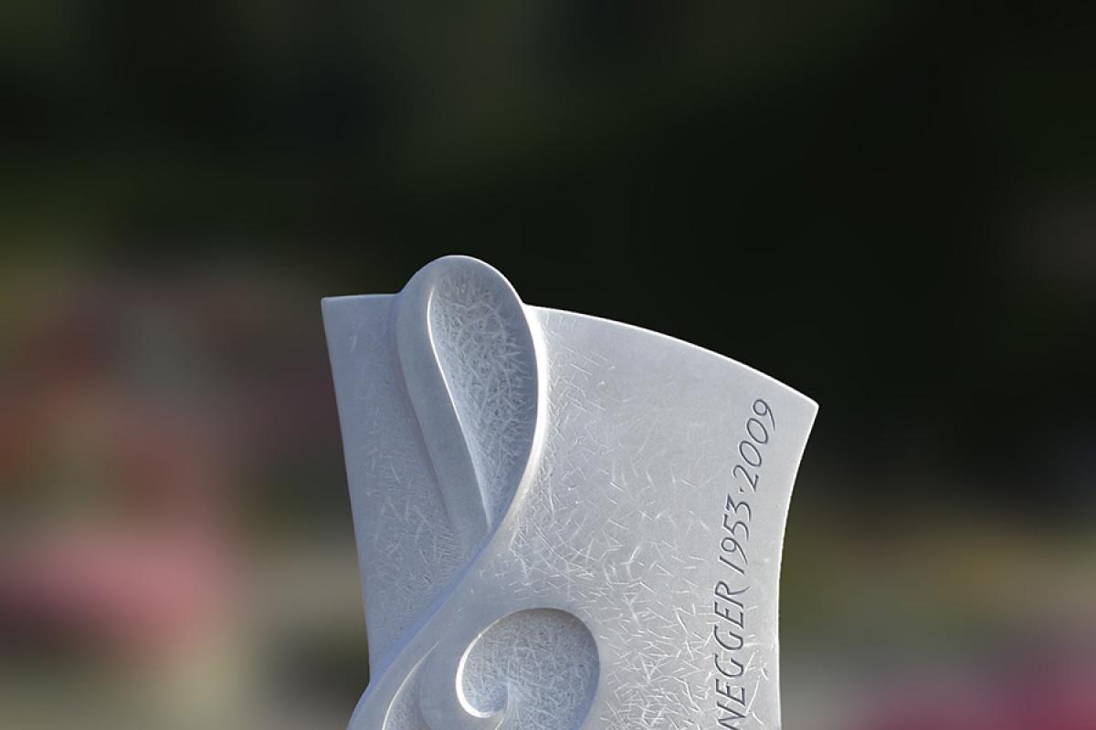 Was kostet ein Grabstein in der Schweiz? Preise, Beispiele & Tipps